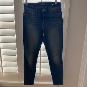 Lucky Brand size 2/26 ankle jeans